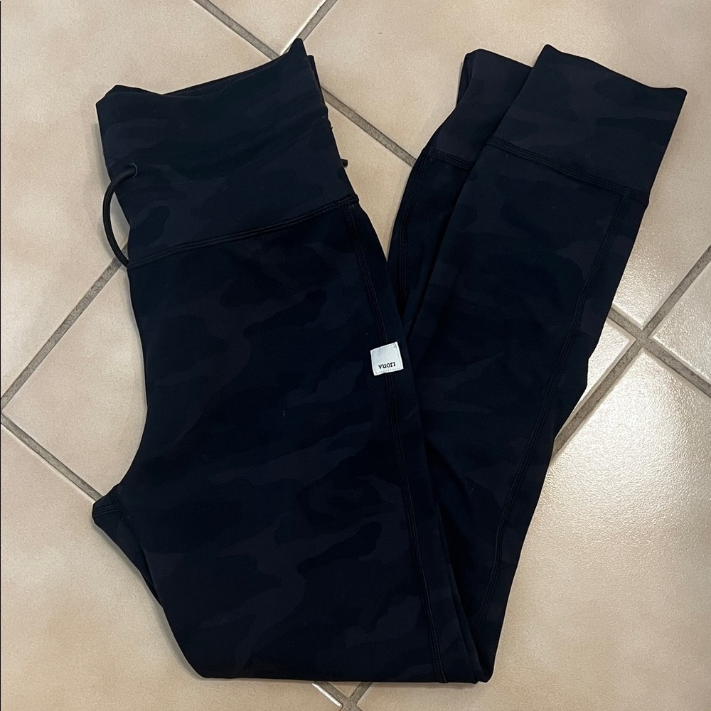 Vuori Black Camo High-Rise Leggings